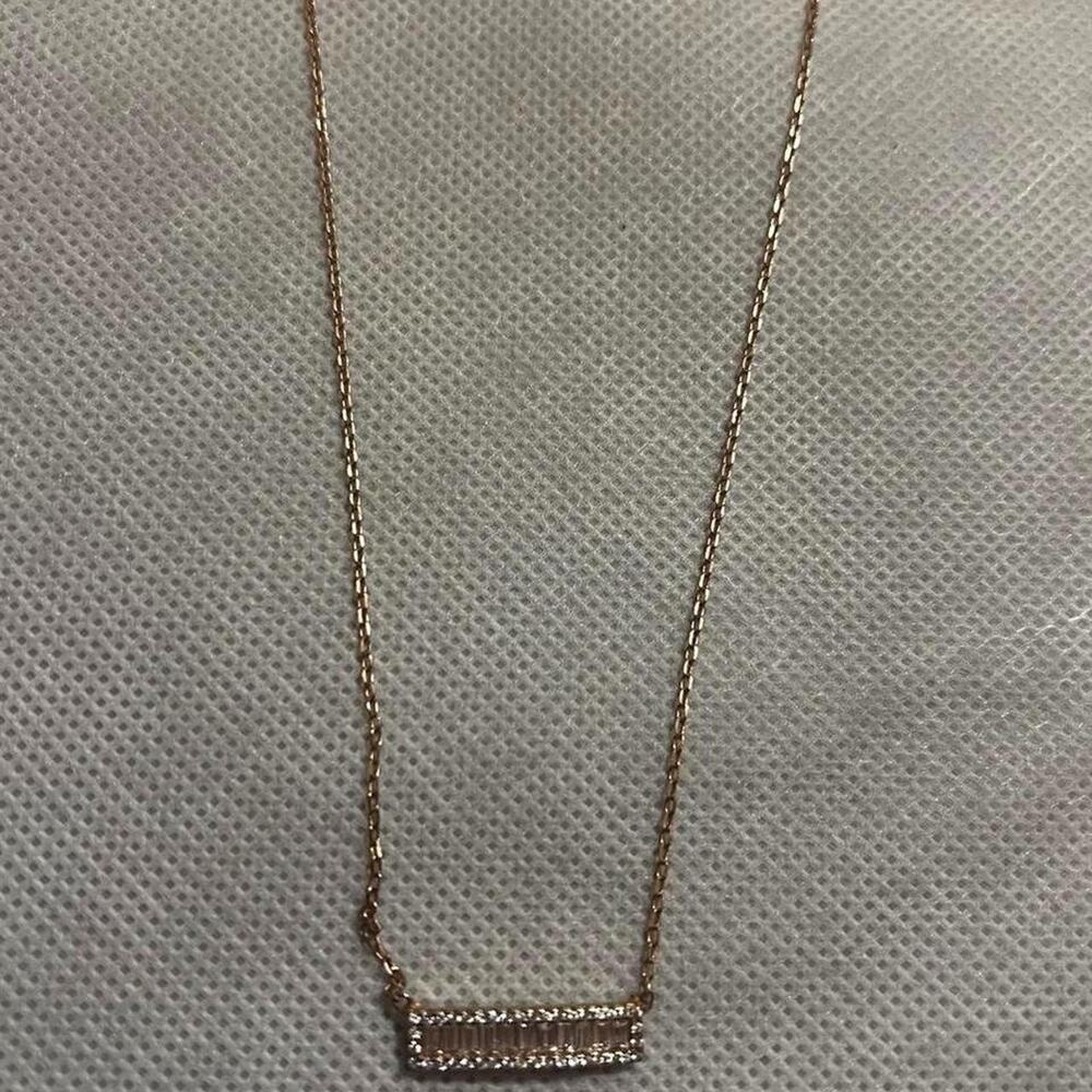 Rose gold necklace with baguettes